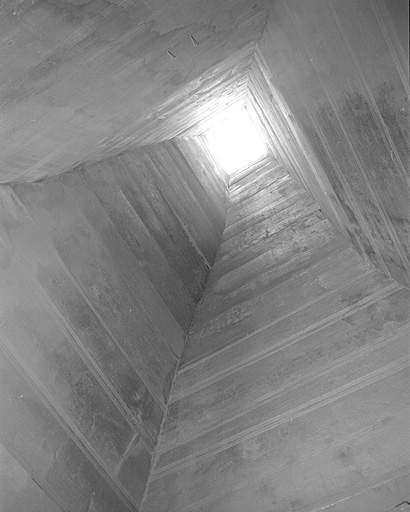 L'intérieur du conduit de la cheminée en bois. © Jérôme Mongreville / Région Bourgogne-Franche-Comté, Inventaire du patrimoine - 1996