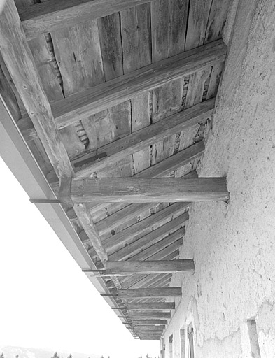 Détail de la charpente de l'avant toit. © Jérôme Mongreville / Région Bourgogne-Franche-Comté, Inventaire du patrimoine - 1996