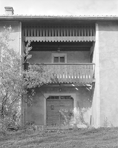 Galerie centrale sur la façade antérieure. © Jérôme Mongreville / Région Bourgogne-Franche-Comté, Inventaire du patrimoine - 1996