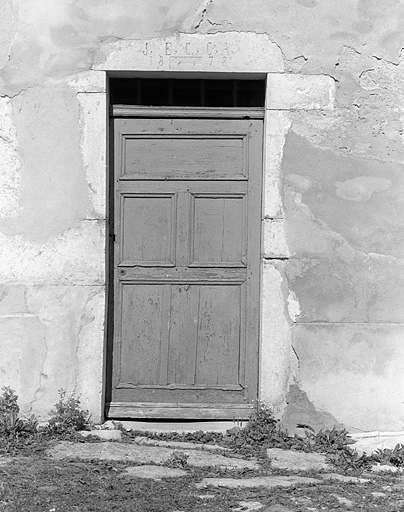 Porte d'entrée datée. © Jérôme Mongreville / Région Bourgogne-Franche-Comté, Inventaire du patrimoine - 1996