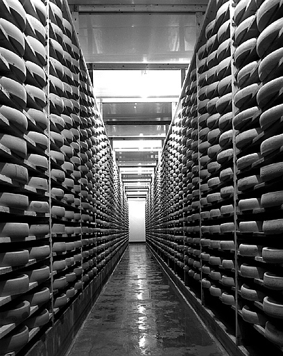 Intérieur d'une pièce d'affinage. © Yves Sancey / Région Bourgogne-Franche-Comté, Inventaire du patrimoine - 1996 Intérieur d'une pièce d'affinage. © Yves Sancey / Région Bourgogne-Franche-Comté, Inventaire du patrimoine - 1996