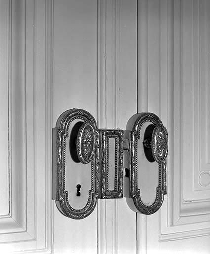 Détail d'une poignée de porte du salon d'angle. © Jérôme Mongreville / Région Bourgogne-Franche-Comté, Inventaire du patrimoine - 1997