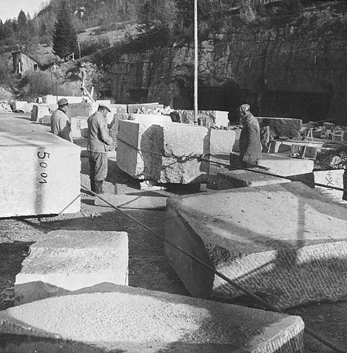 Tirage d'un bloc sur le chantier. © Yves  Sancey (reproduction) / Région Bourgogne-Franche-Comté, Inventaire du patrimoine - 1997