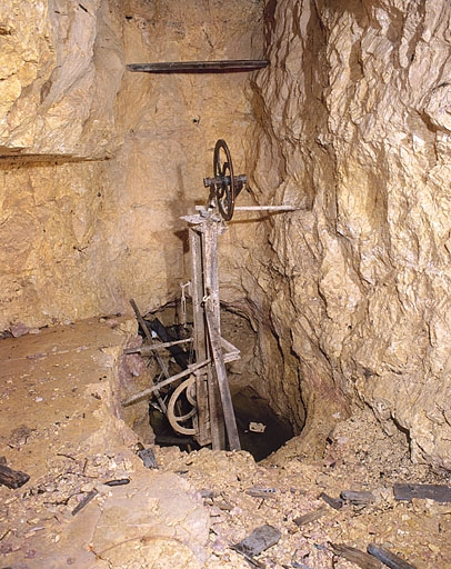 Intérieur, partie centrale, poulies de renvoi du fil hélicoïdal. © Yves Sancey / Région Bourgogne-Franche-Comté, Inventaire du patrimoine - 1997