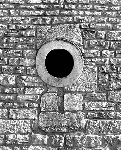 Oculus. Cette ouverture a succédé à une baie fromagère verticale. © Yves Sancey / Région Bourgogne-Franche-Comté, Inventaire du patrimoine - 1997