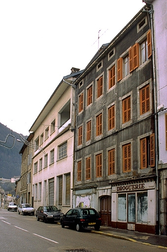 Façades postérieures de trois quarts droite. © Jérôme Mongreville / Région Bourgogne-Franche-Comté, Inventaire du patrimoine - 1997
