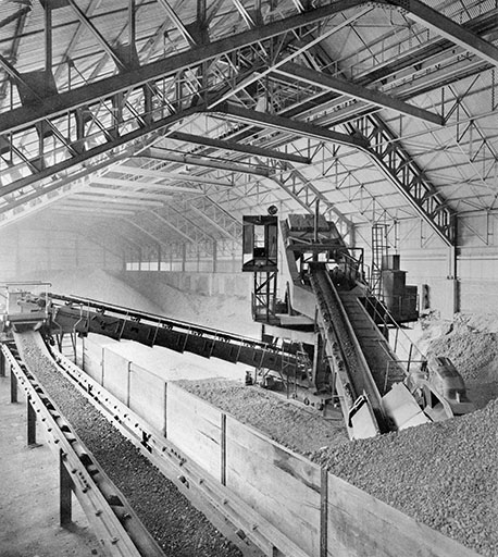 Hall de préhomogénéisation. © Jérôme  Mongreville (reproduction) / Région Bourgogne-Franche-Comté, Inventaire du patrimoine - 1997