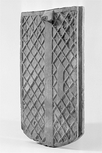 Face intérieure et feuillure d'une tuile-écaille. © Jérôme Mongreville / Région Bourgogne-Franche-Comté, Inventaire du patrimoine - 1997