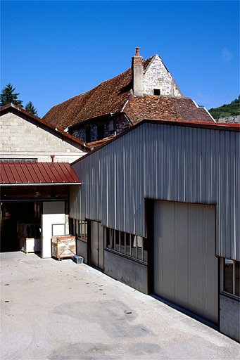 Le bâtiment du four industriel et la toiture de l'ancienne chapelle des Capucins. © Yves Sancey / Région Bourgogne-Franche-Comté, Inventaire du patrimoine - 1997