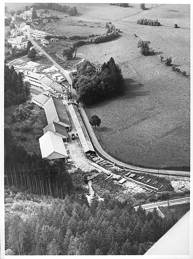 Vue aérienne depuis l'est. © Yves  Sancey (reproduction) / Région Bourgogne-Franche-Comté, Inventaire du patrimoine - 1997 Vue aérienne depuis l'est. © Yves  Sancey (reproduction) / Région Bourgogne-Franche-Comté, Inventaire du patrimoine - 1997