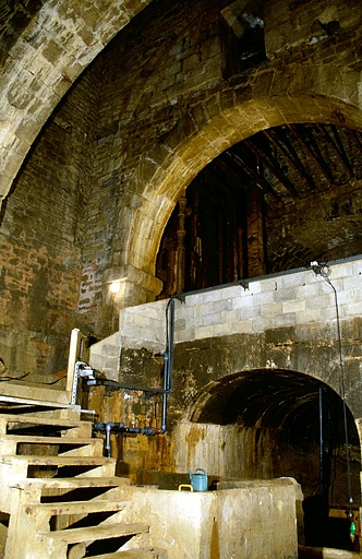 Au centre, bassin de stockage de l'eau salée pour l'établissement thermal. © Yves Sancey / Région Bourgogne-Franche-Comté, Inventaire du patrimoine - 1997 Au centre, bassin de stockage de l'eau salée pour l'établissement thermal. © Yves Sancey / Région Bourgogne-Franche-Comté, Inventaire du patrimoine - 1997