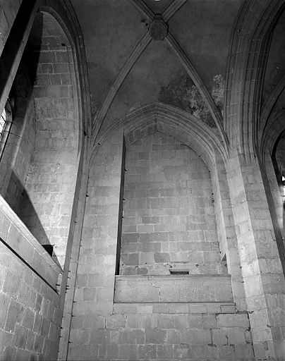 Coursière de la première travée du collatéral nord. © Jérôme Mongreville / Région Bourgogne-Franche-Comté, Inventaire du patrimoine - 1997