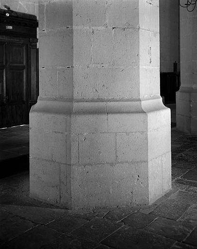Base de la pile VS (vue verticale). © Jérôme Mongreville / Région Bourgogne-Franche-Comté, Inventaire du patrimoine - 1997