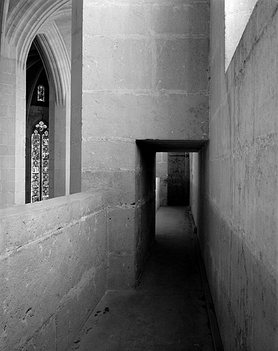 Passage établi au droit de la pile 7S dans la coursière du collatéral sud. © Jérôme Mongreville / Région Bourgogne-Franche-Comté, Inventaire du patrimoine - 1997