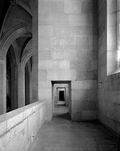 Vue de la coursière du collatéral sud à partir de la troisième travée. © Jérôme Mongreville / Région Bourgogne-Franche-Comté, Inventaire du patrimoine - 1997