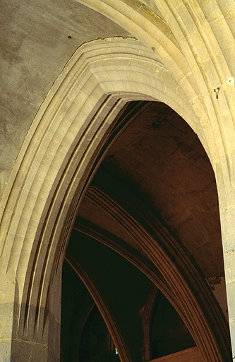 Grande arcade de la septième travée nord. © Jérôme Mongreville / Région Bourgogne-Franche-Comté, Inventaire du patrimoine - 1997