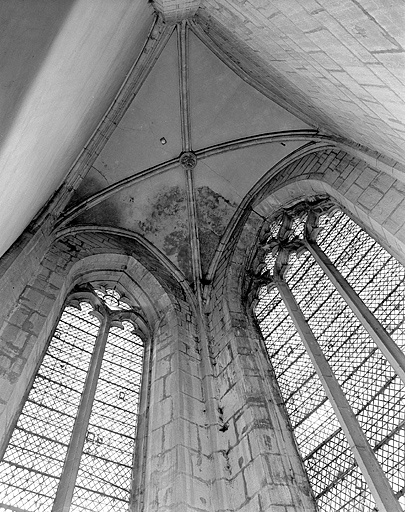 Baies de l'ancienne chapelle de Neuville. © Jérôme Mongreville / Région Bourgogne-Franche-Comté, Inventaire du patrimoine - 1997