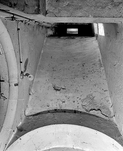 Vue de l'assommoir en contre-plongée. © Jérôme Mongreville / Région Bourgogne-Franche-Comté, Inventaire du patrimoine - 1997