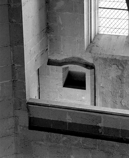 Assommoir depuis la coursière du collatéral nord (vue verticale). © Jérôme Mongreville / Région Bourgogne-Franche-Comté, Inventaire du patrimoine - 1997