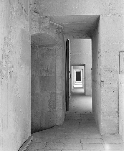 Passage établi au droit de la pile 6S dans la coursière du collatéral sud. © Jérôme Mongreville / Région Bourgogne-Franche-Comté, Inventaire du patrimoine - 1997