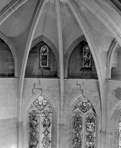 Baies de l'abside depuis la coursière haute. © Jérôme Mongreville / Région Bourgogne-Franche-Comté, Inventaire du patrimoine - 1997