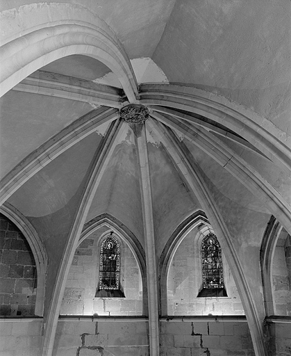 Voûtes de l'abside depuis le sud de la coursière haute (vue verticale). © Jérôme Mongreville / Région Bourgogne-Franche-Comté, Inventaire du patrimoine - 1997