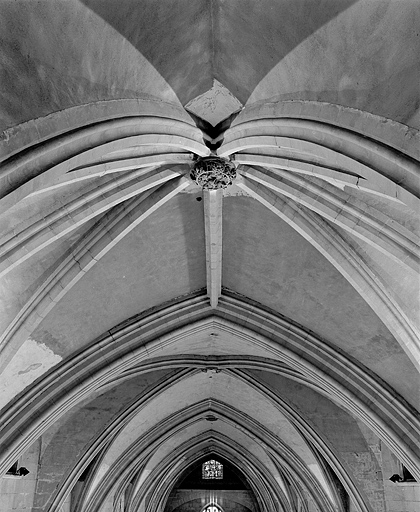 Voûtes de l'abside et du vaisseau central depuis la travée d'axe de la coursière haute. © Jérôme Mongreville / Région Bourgogne-Franche-Comté, Inventaire du patrimoine - 1997
