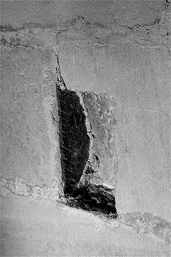 Trou de boulin dans la sixième travée de la coursière du collatéral nord. © Jérôme Mongreville / Région Bourgogne-Franche-Comté, Inventaire du patrimoine - 1997
