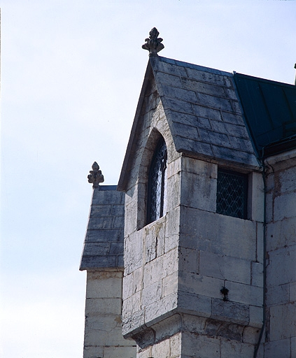 Détail de l'échauguette de l'abside, au nord de la travée axiale. © Jérôme Mongreville / Région Bourgogne-Franche-Comté, Inventaire du patrimoine - 1997