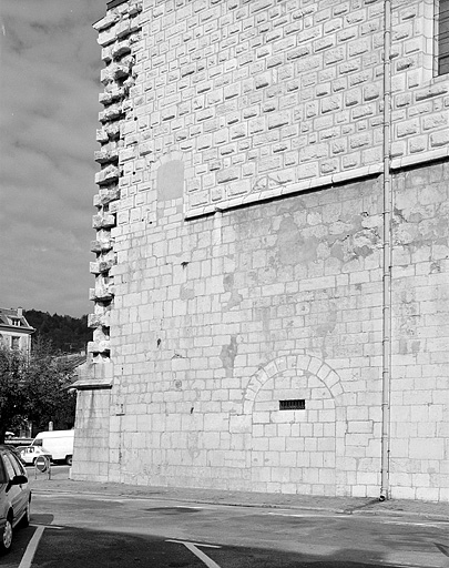 Détail des travées occidentales du flanc sud de l'église. © Jérôme Mongreville / Région Bourgogne-Franche-Comté, Inventaire du patrimoine - 1997