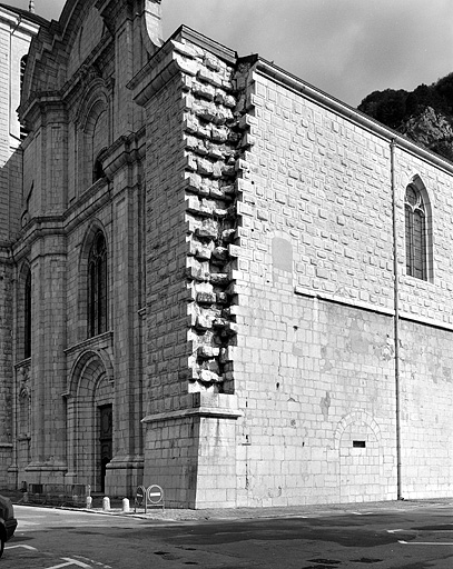 Angle sud de la façade. © Jérôme Mongreville / Région Bourgogne-Franche-Comté, Inventaire du patrimoine - 1997
