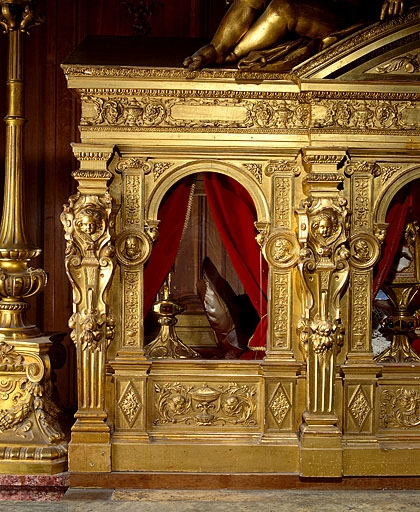 Partie gauche de la face antérieure. © Jérôme Mongreville / Région Bourgogne-Franche-Comté, Inventaire du patrimoine - 1997