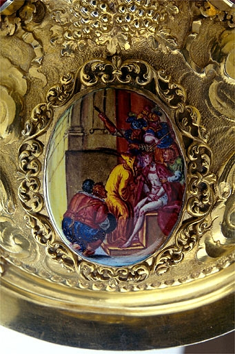 Médaillon du pied : la Dérision du Christ. © Jérôme Mongreville / Région Bourgogne-Franche-Comté, Inventaire du patrimoine - 1997