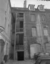 Hôtel et immeuble : détail de l'escalier droit sur cour et d'une partie du logis secondaire. © Yves Sancey / Région Bourgogne-Franche-Comté, Inventaire du patrimoine - 1998