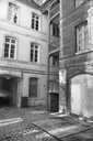 Hôtel et immeuble : escalier droit sur cour : de trois quarts droit. © Yves Sancey / Région Bourgogne-Franche-Comté, Inventaire du patrimoine - 1998