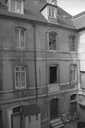 Hôtel et immeuble : détail de la façade sur cour du logis secondaire donnant place Pâris. © Yves Sancey / Région Bourgogne-Franche-Comté, Inventaire du patrimoine - 1998