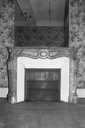 Immeuble : intérieur, détail d'une cheminée avec glace, vue rapprochée. © Yves Sancey / Région Bourgogne-Franche-Comté, Inventaire du patrimoine - 1998