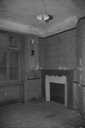 Immeuble, intérieur : détail d'une cheminée du premier étage, de trois quarts gauche. © Yves Sancey / Région Bourgogne-Franche-Comté, Inventaire du patrimoine - 1998