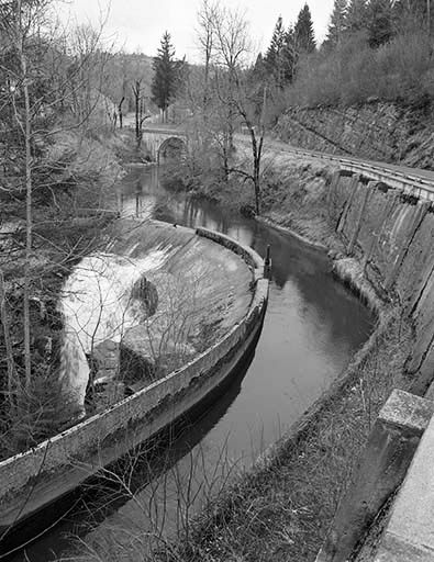 Canal d'amenée de la centrale. © Yves Sancey / Région Bourgogne-Franche-Comté, Inventaire du patrimoine - 1998