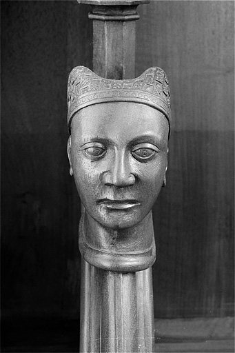 Appui-main entre la quatrième et la cinquième stalle basse, vue de face. © Jérôme Mongreville / Région Bourgogne-Franche-Comté, Inventaire du patrimoine - 1998