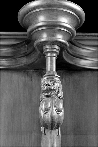 Appui-main entre la treizième et la quatorzième stalle basse, vue de face. © Jérôme Mongreville / Région Bourgogne-Franche-Comté, Inventaire du patrimoine - 1998