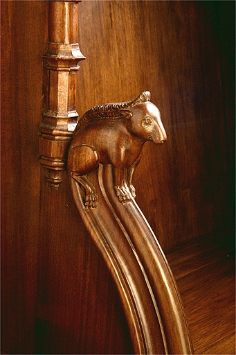 Appui-main entre la douzième et la treizième stalle basse, vue de trois quarts. © Jérôme Mongreville / Région Bourgogne-Franche-Comté, Inventaire du patrimoine - 1998