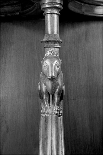 Appui-main entre la douzième et la treizième stalle basse, vue de face. © Jérôme Mongreville / Région Bourgogne-Franche-Comté, Inventaire du patrimoine - 1998