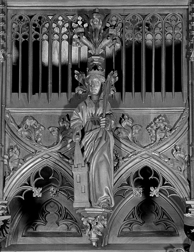 Vue de la deuxième statuette du dais : sainte Barbe. © Jérôme Mongreville / Région Bourgogne-Franche-Comté, Inventaire du patrimoine - 1998