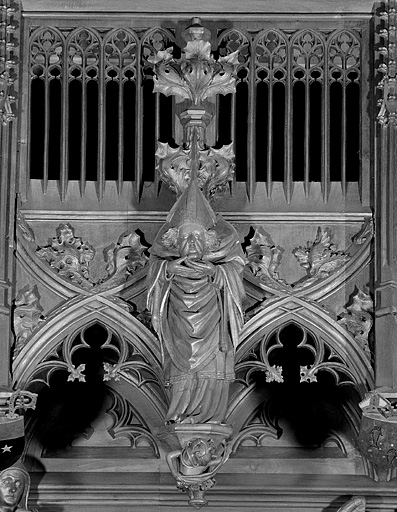 Vue de la troisième statuette du dais : saint Denis. © Jérôme Mongreville / Région Bourgogne-Franche-Comté, Inventaire du patrimoine - 1998