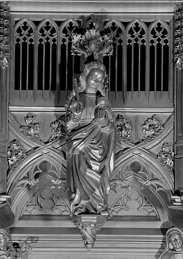 Vue de la dix-neuvième statuette du dais : sainte Agnès. © Jérôme Mongreville / Région Bourgogne-Franche-Comté, Inventaire du patrimoine - 1998