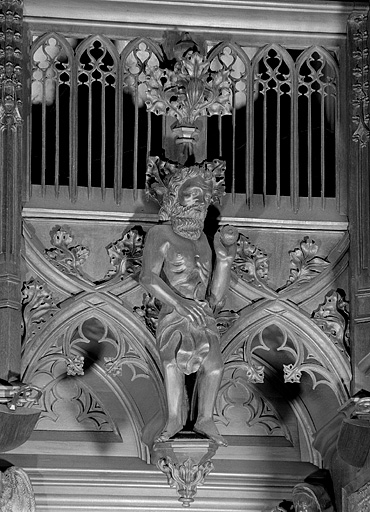 Vue de la première statuette du dais : Adam. © Jérôme Mongreville / Région Bourgogne-Franche-Comté, Inventaire du patrimoine - 1998