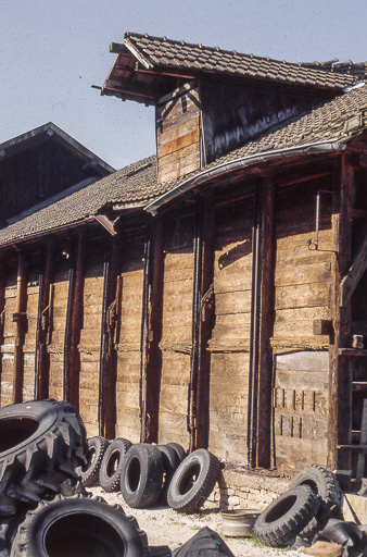 Détail de façade d'un magasin industriel. © Yves Sancey / Région Bourgogne-Franche-Comté, Inventaire du patrimoine - 1999