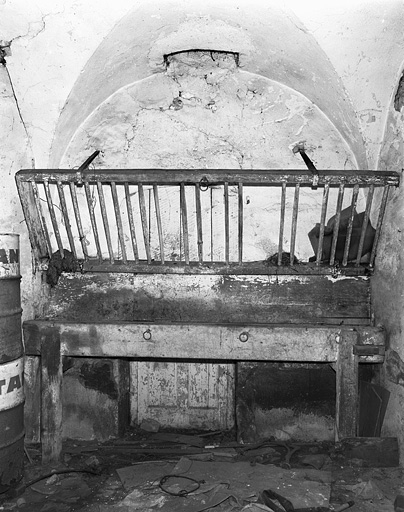 Etable : vue de l'intérieur. © Jérôme Mongreville / Région Bourgogne-Franche-Comté, Inventaire du patrimoine - 1999