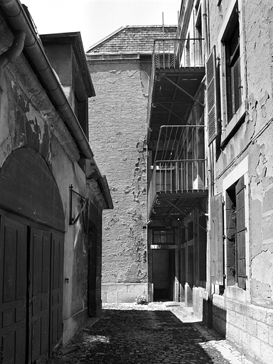 Logis secondaire droit : façade latérale gauche. © Jérôme Mongreville / Région Bourgogne-Franche-Comté, Inventaire du patrimoine - 1999